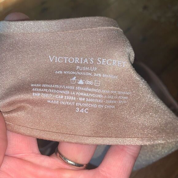 Victoria’s Secret nude strappy front clasp 34C push-up bra - Picture 3 of 3